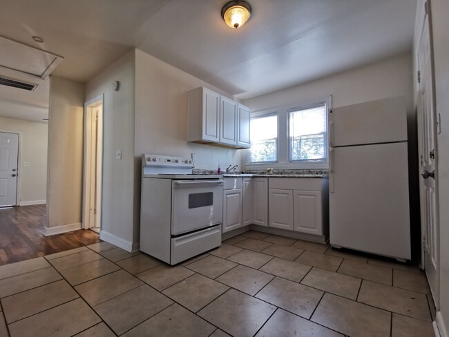 Foto del edificio - 2217 Custer St