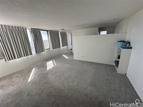 Building Photo - 1060 Kamehameha Hwy