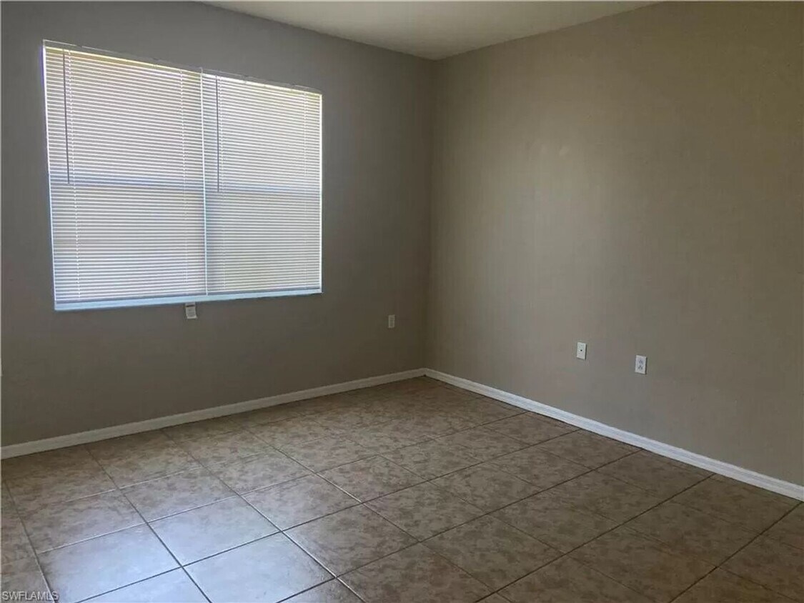 Building Photo - Remodeled 2 bedroom 2 bath condo in Port o...