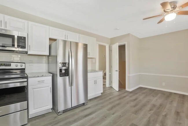 Building Photo - 5370 Zachary Dr