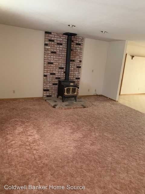 Building Photo - 3 br, 2.5 bath House - 3880 Nielson Road