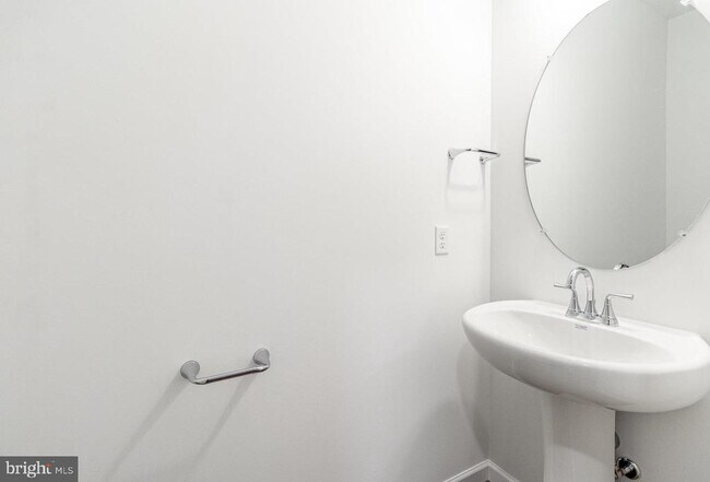 Foto del edificio - 7870 Briarwood Dr