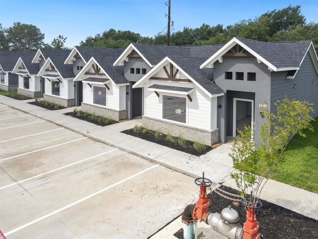 Foto del edificio - 10317 Lake Rd