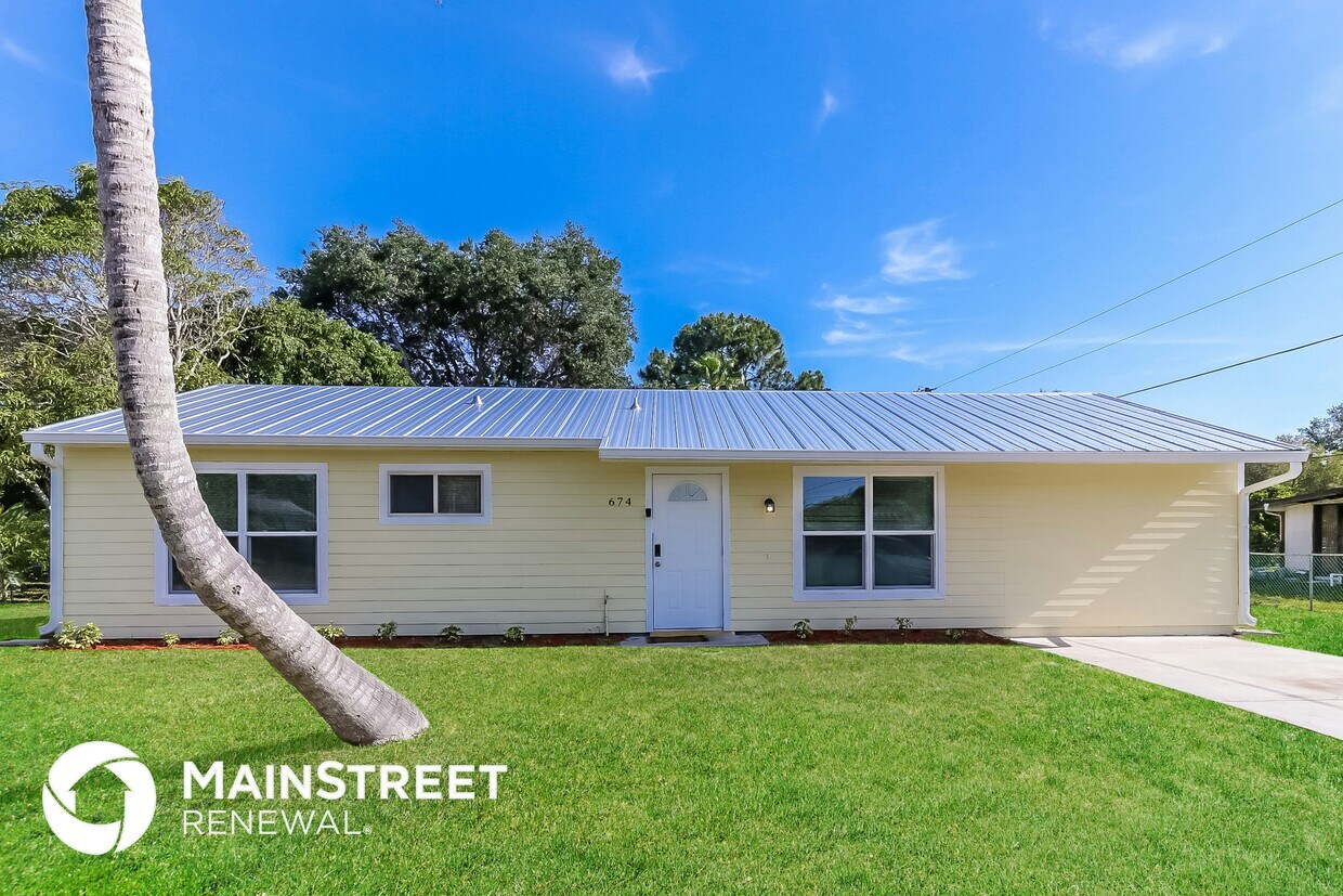 Foto principal - 674 23rd Pl SW