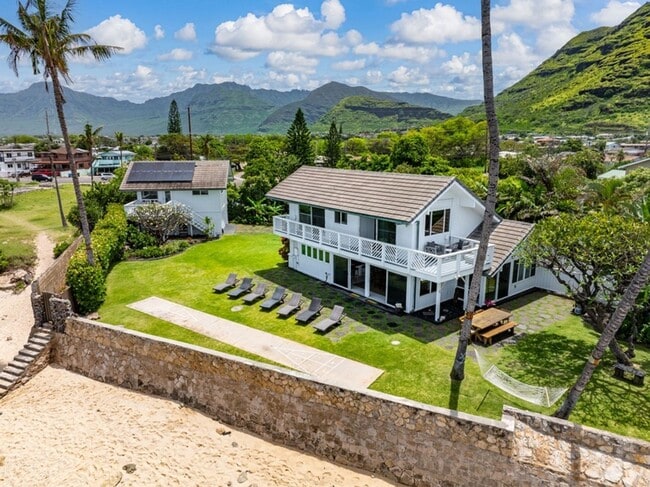 Foto del edificio - Ma’ili Blue Estate: Oceanfront Retreat w/ Beach Access & Sunset Views