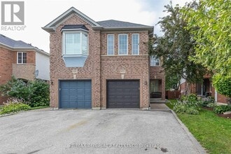 Building Photo - 453 Heddle Crescent