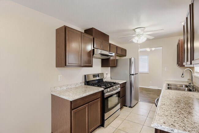 Foto del edificio - Evolve Real Estate: Charming Ranch Style House in the Heart of Denver, Available August for Immed...