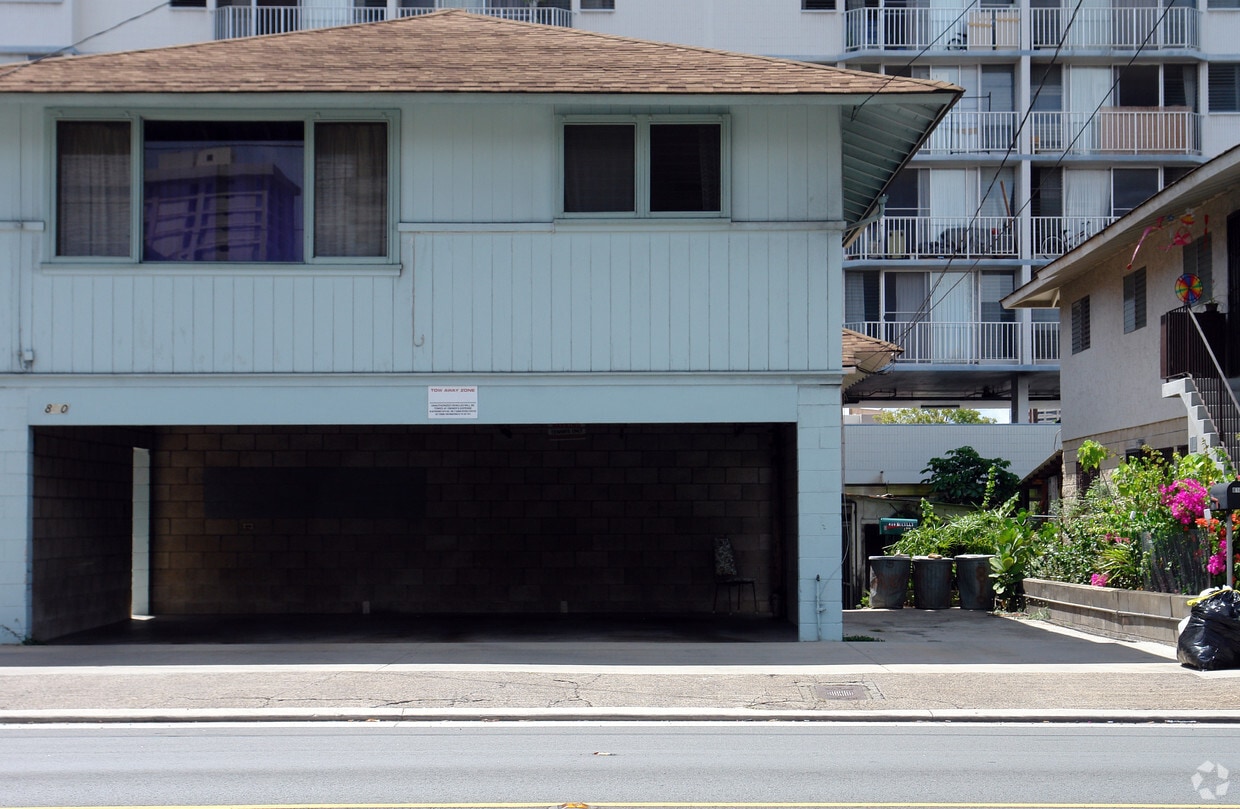 Building Photo - 810 Mccully St
