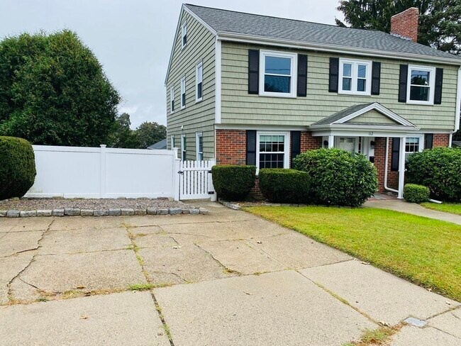 Building Photo - 112 Cowing St