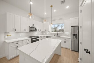 Building Photo - 2811 Anita St