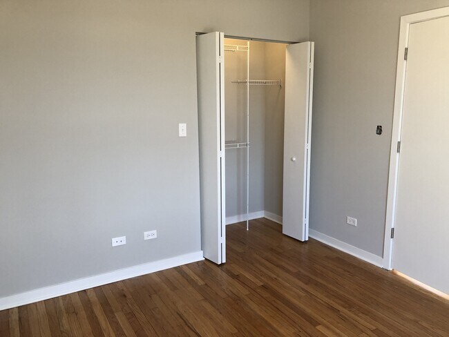 Foto del edificio - 4821 N Christiana Ave