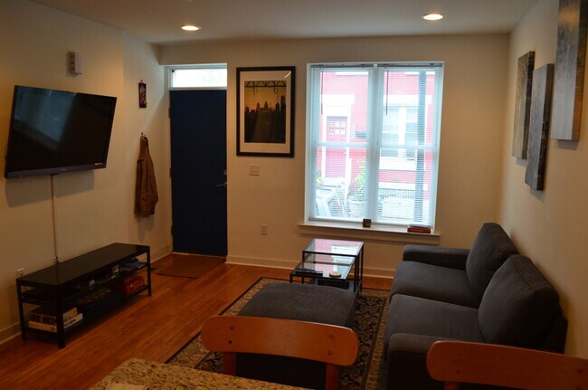 Furnished pic to get an idea - 3013 W Cabot St