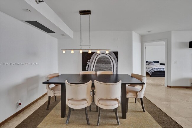 Foto del edificio - 3500 Mystic Pointe Dr