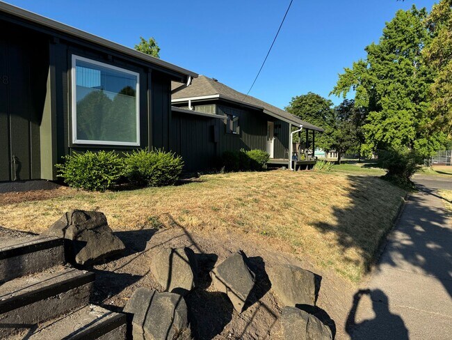 Building Photo - Terrific 3 Bedroom, 2 Bathroom in South Eugene