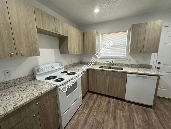 Foto del edificio - Brand new construction 2 bedroom 2 bath du...