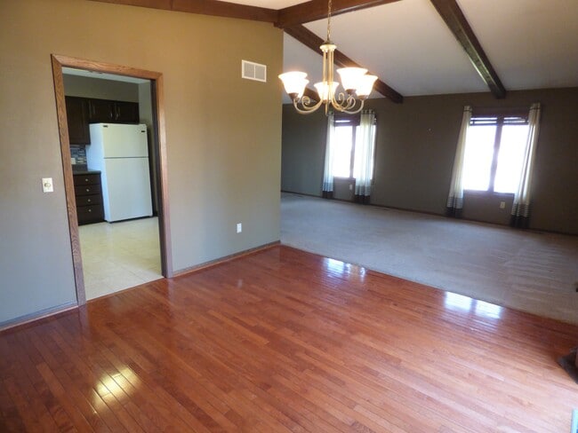 Foto del edificio - 4022 10th Ave NW