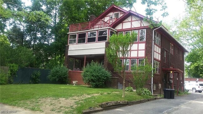 Foto del edificio - 280 Fairgreen Avenue Unit 4