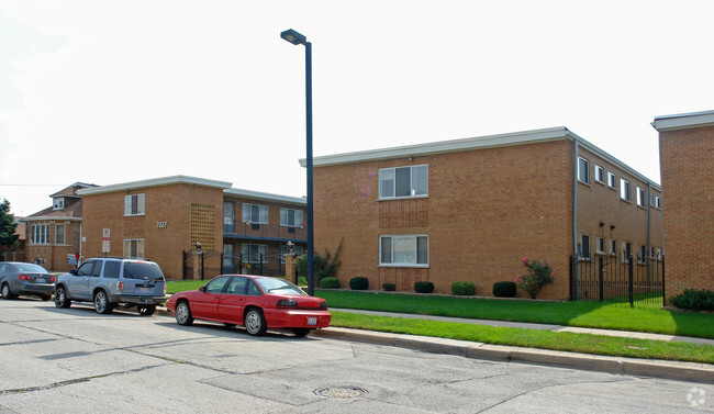 Building Photo - Summit Court Apartments