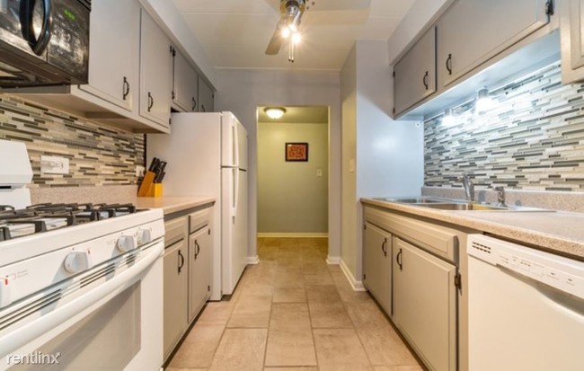 Foto del edificio - 1 br, 1 bath Apartment - 520 Burning Tree Ln