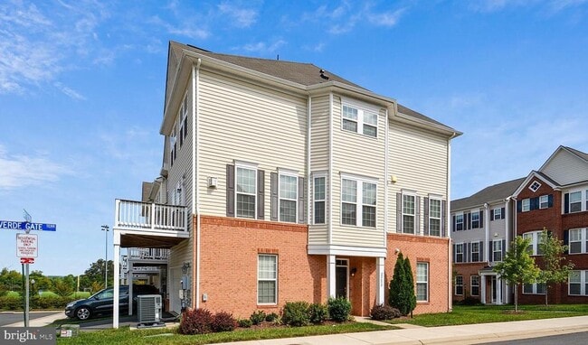 Building Photo - 22652 Gray Falcon Square