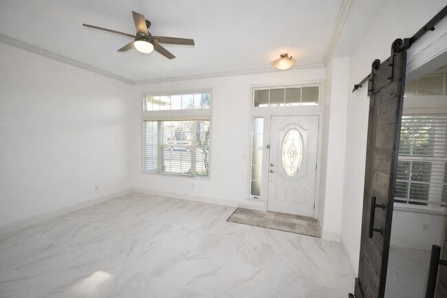 Building Photo - 2932 Cameron Dr