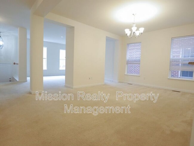 Building Photo - 1721 W Cary St