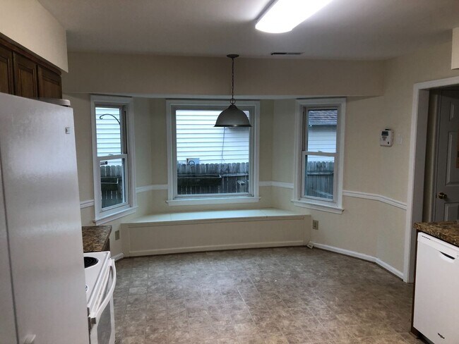 Building Photo - 4641 Boxford Rd