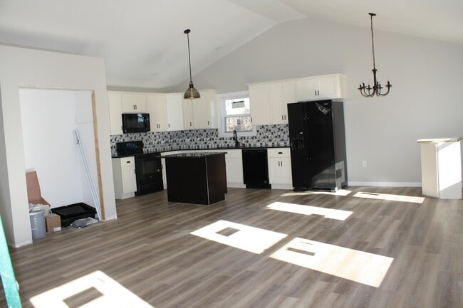Building Photo - 109 Clara Dr