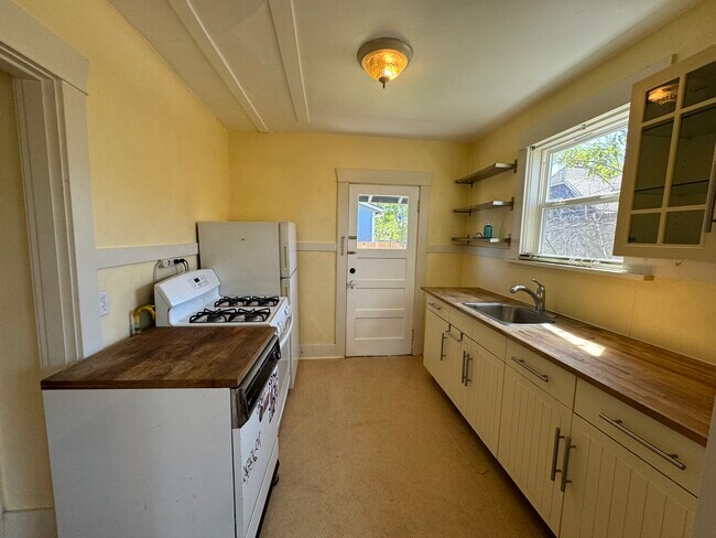 Kitchen - 6624 NE Sandy Blvd