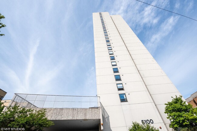 Foto del edificio - 5100 N Marine Dr