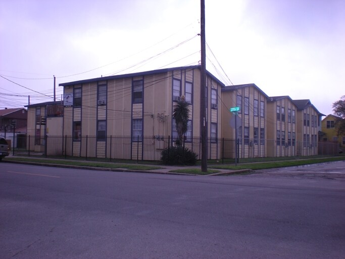2711 Avenue K, Galveston, TX 77550 Apartments in Galveston, TX