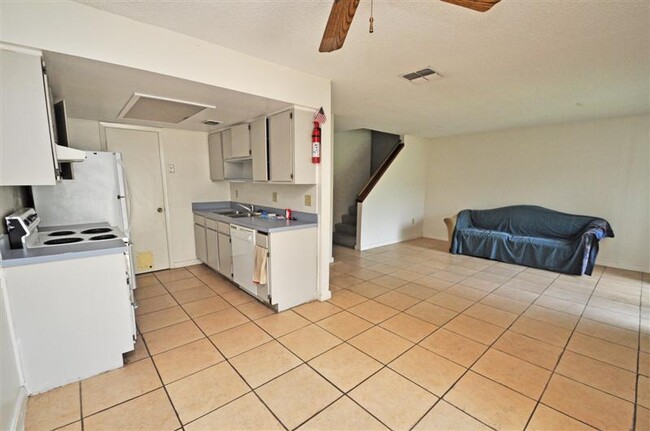 Building Photo - 1720 Potomac Ct