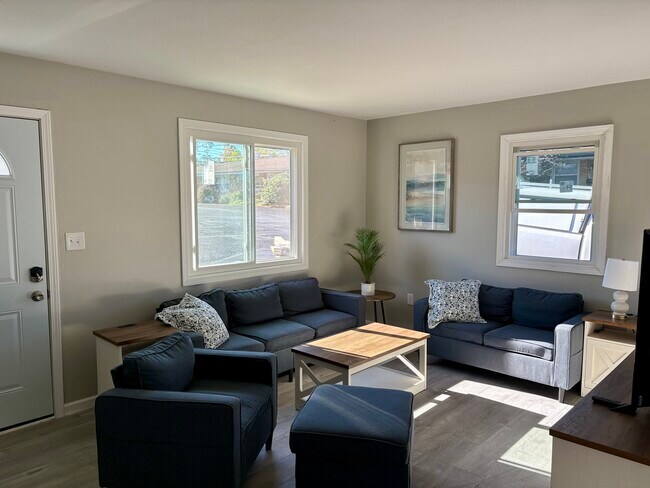 Foto del edificio - 7560 Mentor Ave