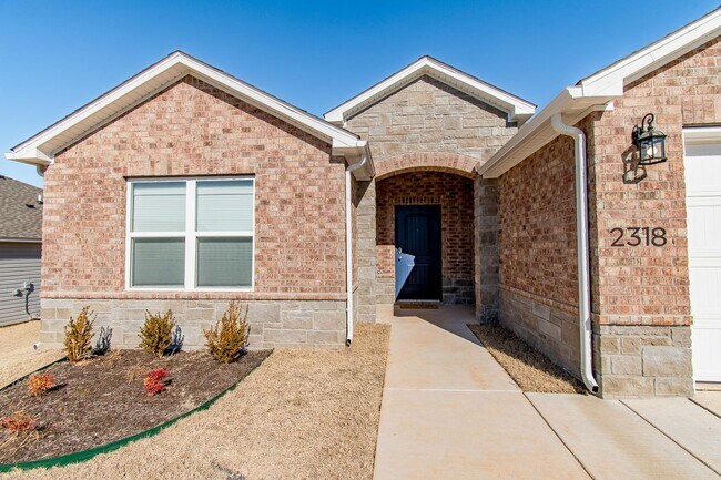 Foto del edificio - Well-Kept 4-bedroom 2 bath Home in Lowell! GREAT Location!