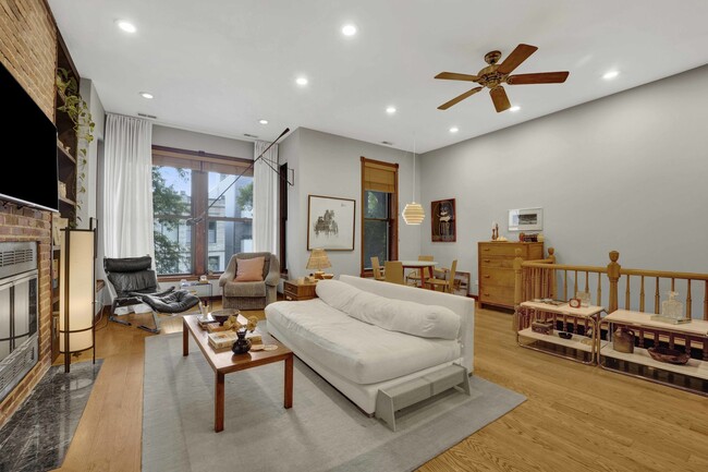 Building Photo - 1111 N Mozart St