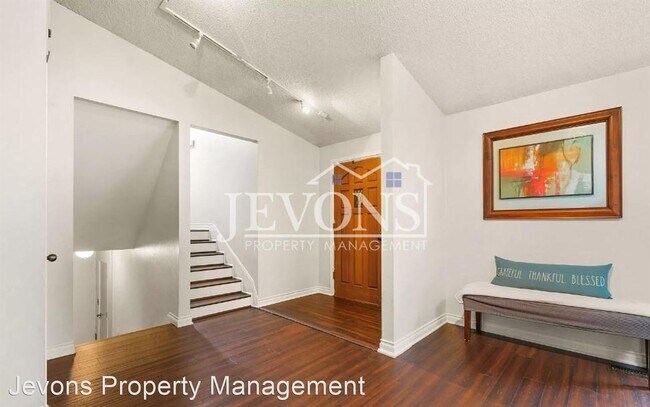 Foto del edificio - 3 br, 3 bath House - 4703 Surrey Ln
