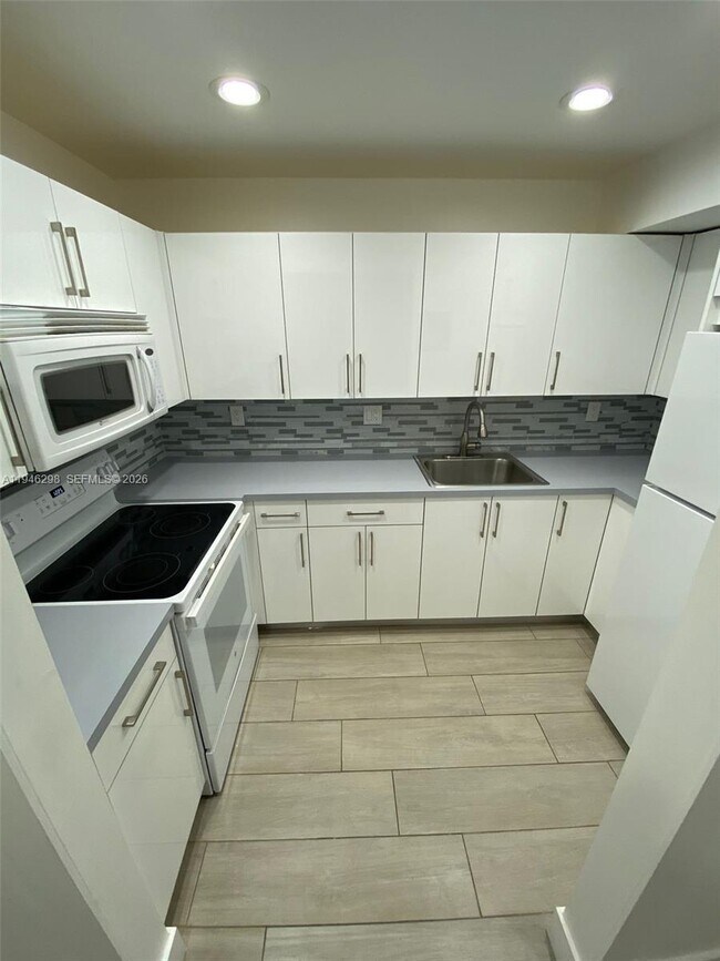 Building Photo - 805 NW 7th Street Rd