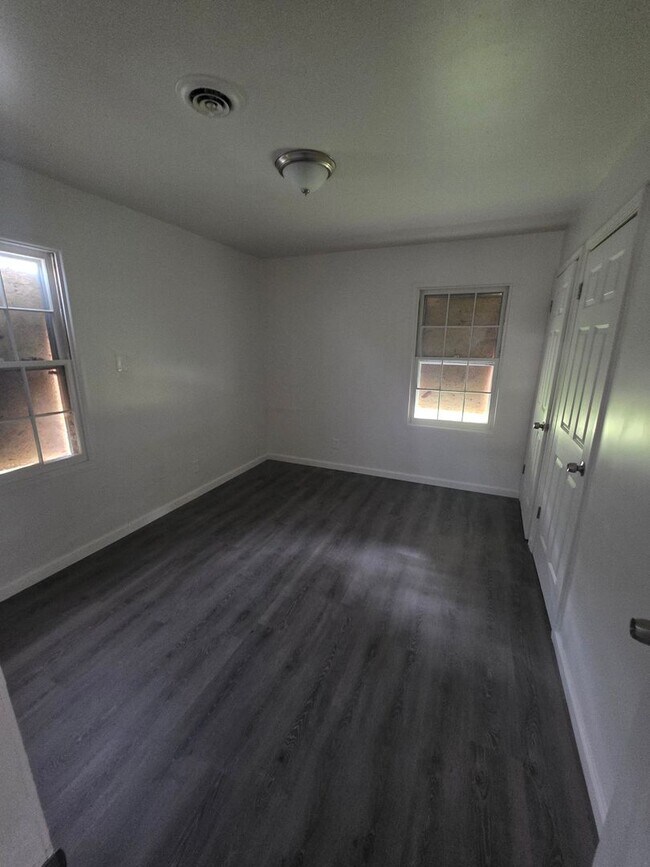 Building Photo - LIMITED TIME**1/2 OFF DEPOSIT**