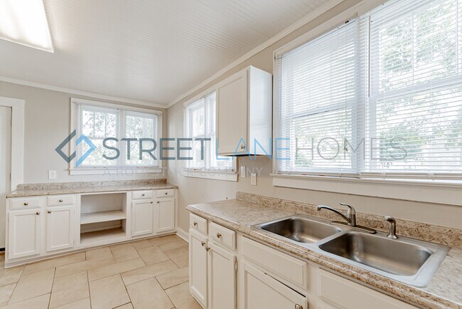 Foto del edificio - HALF OFF FIRST FULL MONTH!