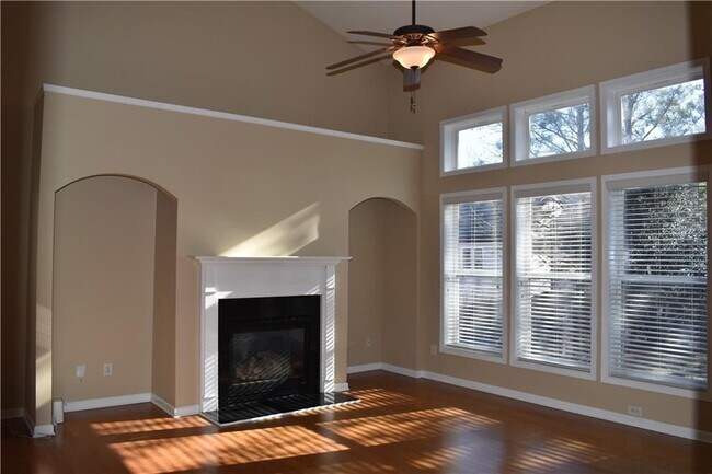 Foto del edificio - 2320 Harvest Ridge Cir NE