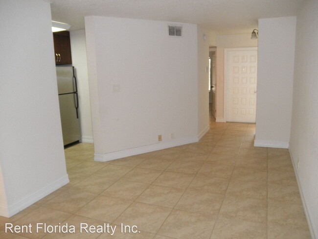 Building Photo - 800 The Pointe Dr