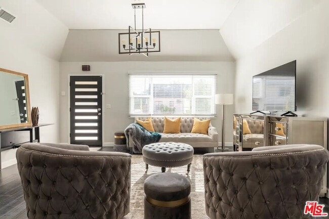 Foto del edificio - 1207 Reynolds Dr