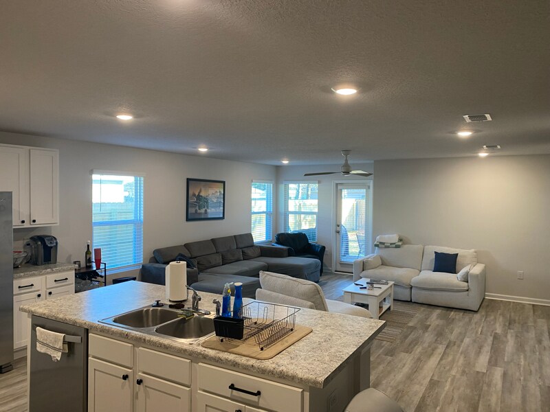 Foto principal - 4935 Red Cedar Rd