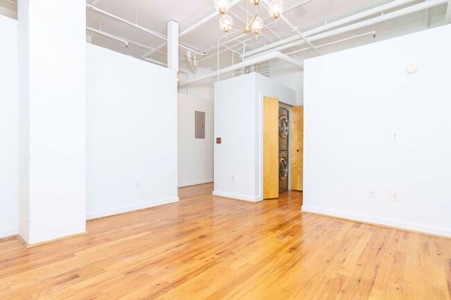 Foto del edificio - 1 bedroom 1 bath condo Prime Midtown location