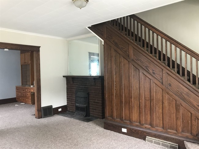 Building Photo - 3 br, 1 bath  - 334/336 W Mason 336 W Mason