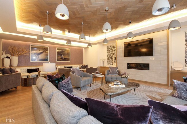 Building Photo - 5755 Glenridge Dr