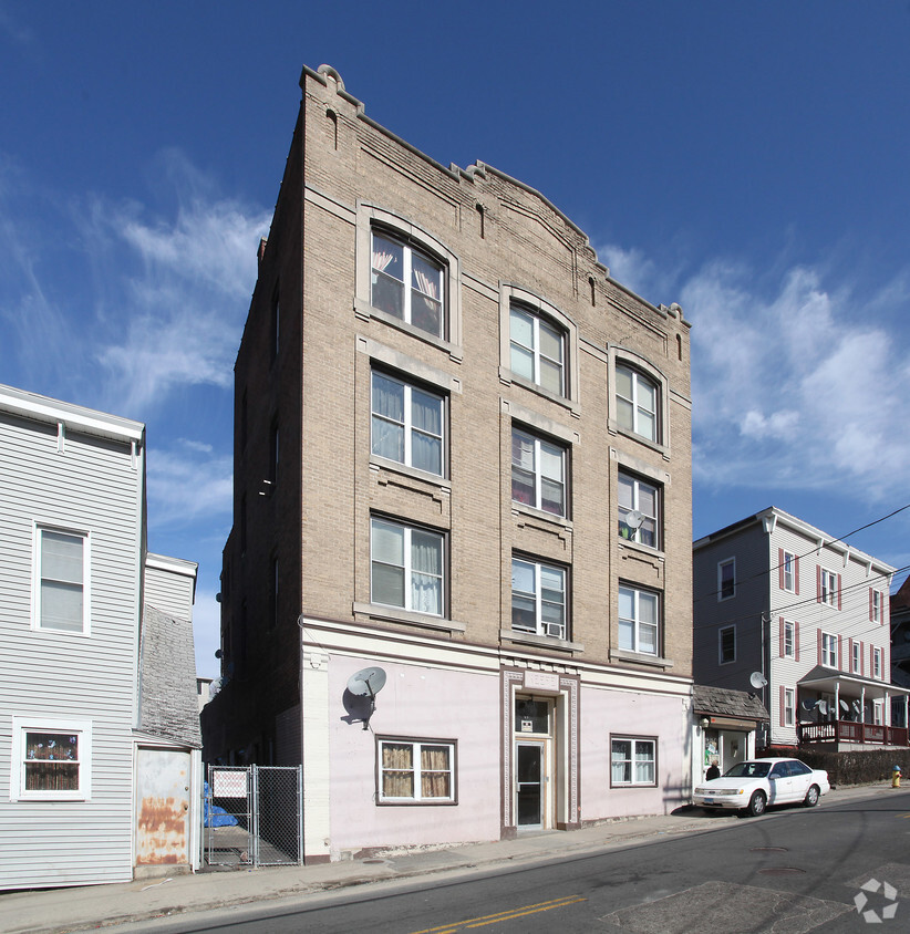 Primary Photo - 69 Washington St