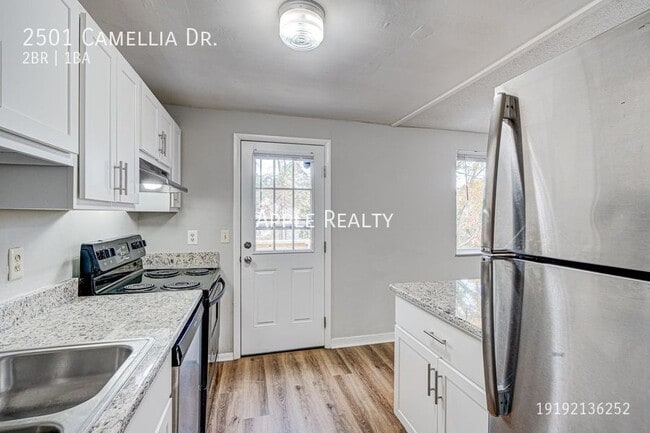 Building Photo - 2501 Camellia Dr. Apt B - Available Now!