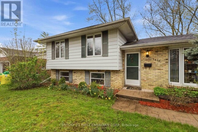 Building Photo - 1412 Stoneybrook Crescent