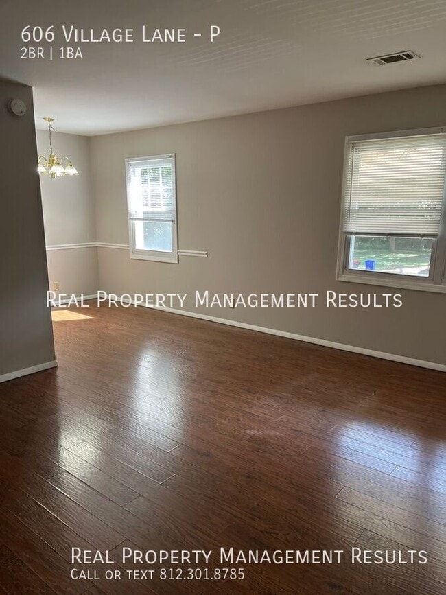 Foto del edificio - 606 Village Ln